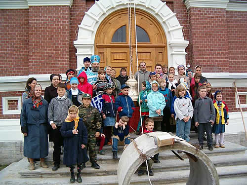 Воспитанники начальной школы при храме св. Екатерины