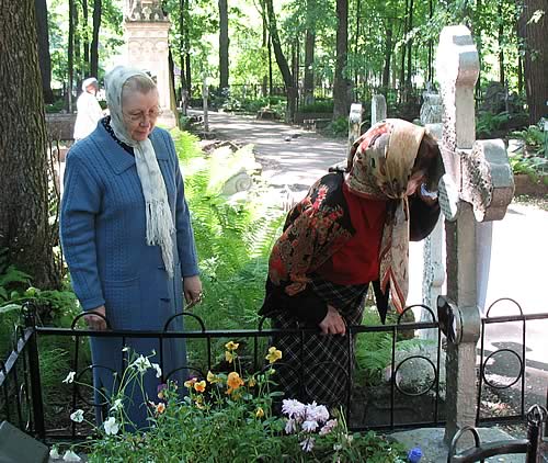 Могила прмц. Марии Гатчинской на Смоленском кладбище