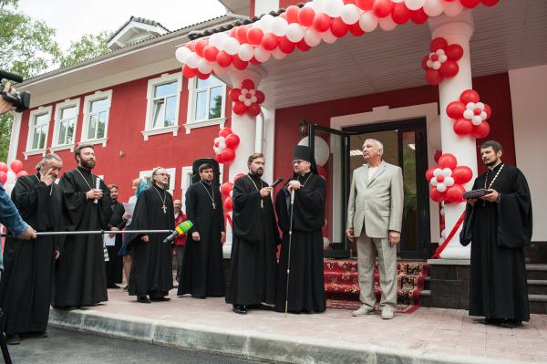 Епископ Игнатий открыл духовно-просветительский центр в Колтушах