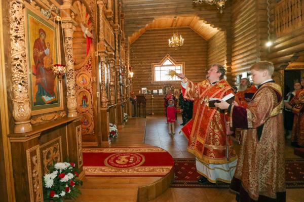 Епископ Игнатий возглавил богослужение престольного праздника в храме поселка Воейково