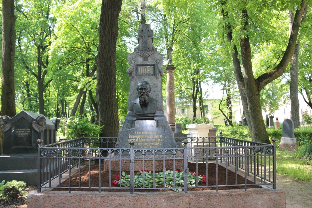 Отреставрировано надгробие Федора Достоевского  