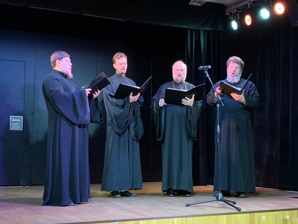 Хор духовенства пел в День памяти и скорби