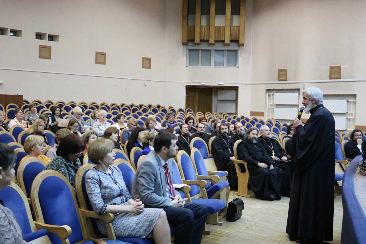 Педагоги Красносельского района встретились со священниками 