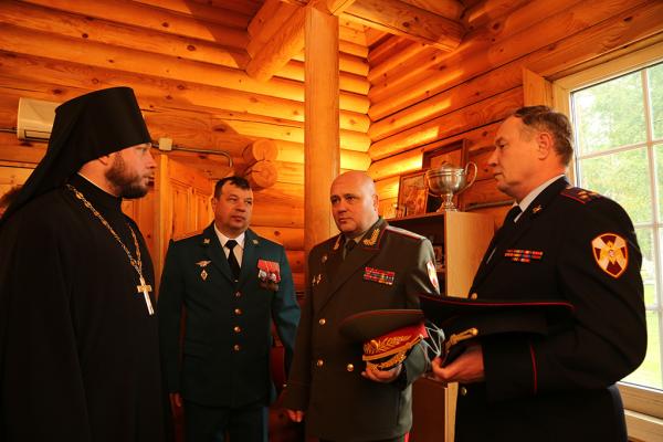 Иеромонах Леонид (Маньков) поздравил военнослужащих 33-й бригады оперативного назначения