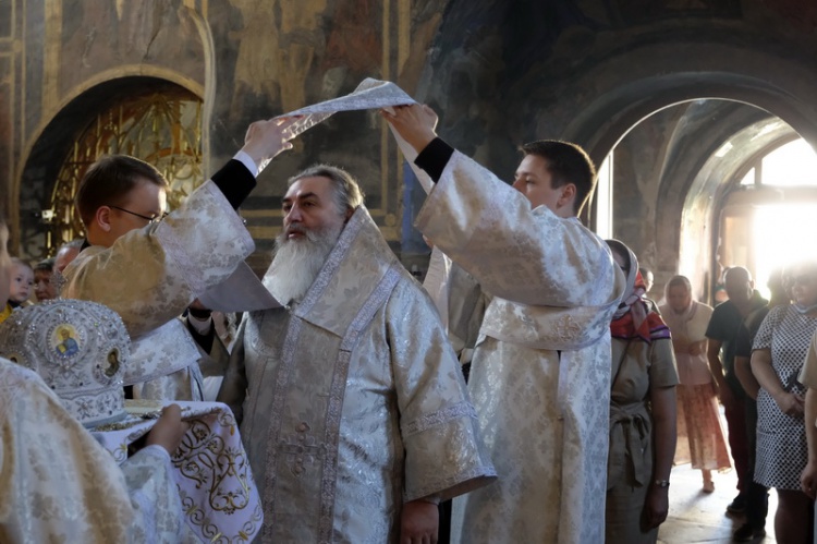 Епископ Мстислав совершил Божественную литургию в Тихвинском монастыре