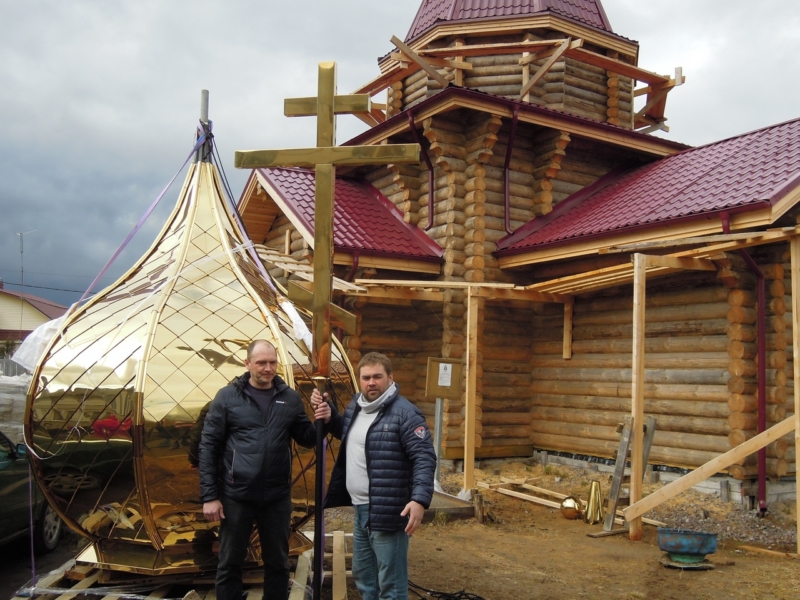 Над поселком Кобралово вознесся православный крест