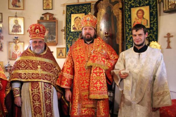 Епископ Митрофан совершил Божественную литургию в храме св. Параскевы Пятницы в п. Красный Бор