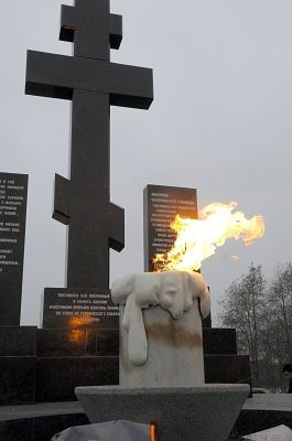 На месте прорыва блокады Ленинграда освящен поклонный крест