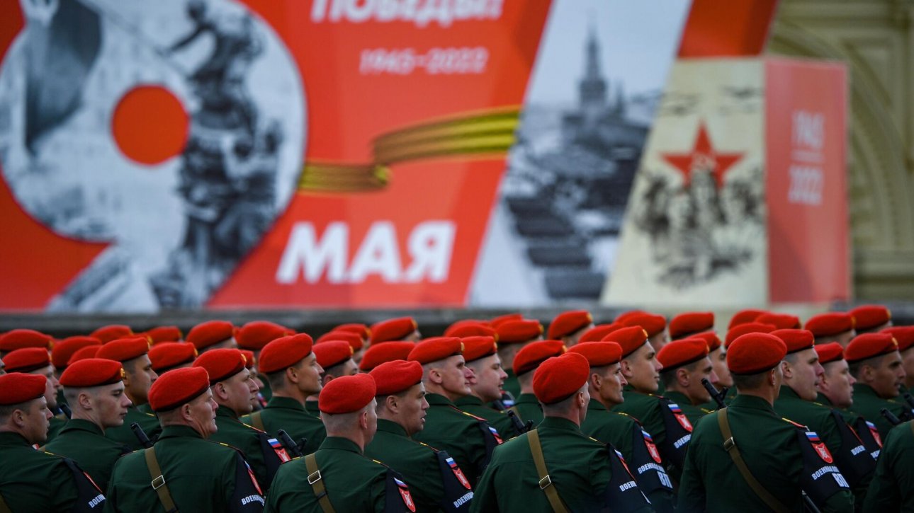 Митрополит Варсонофий присутствовал в Москве на параде в честь 77-летия Великой Победы