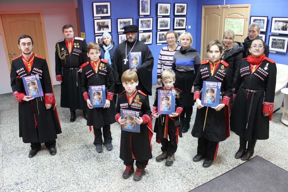 Казаки из Сестрорецка посетили выставку в честь 100-летия Михаила Калашникова