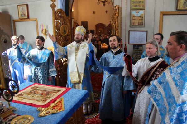 В праздник Благовещения Пресвятой Богородицы епископ Митрофан совершил Божественную литургию в Луге