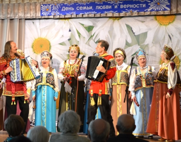 Иерей Дионисий Харин принял участие в чествовании супружеских пар Московского района 