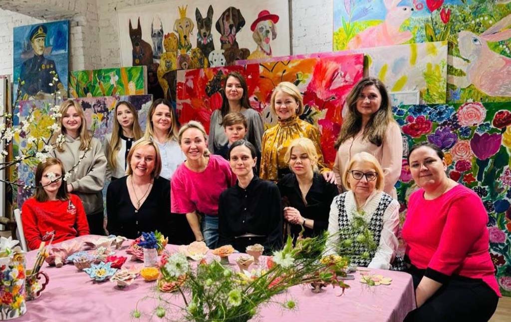 Матушки участвовали в создании скульптуры "Защитник Отечества" Матушки участвовали в создании скульптуры "Защитник Отечества"