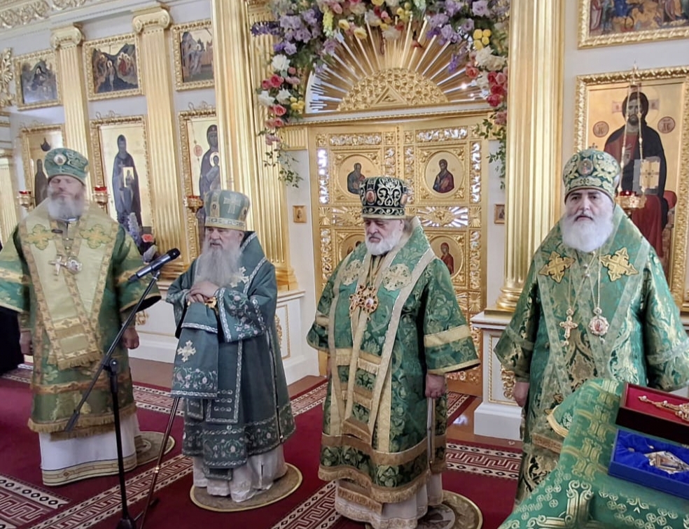 Митрополит Варсонофий совершил Божественную литургию в Коневском монастыре Митрополит Варсонофий совершил Божественную литургию в Коневском монастыре