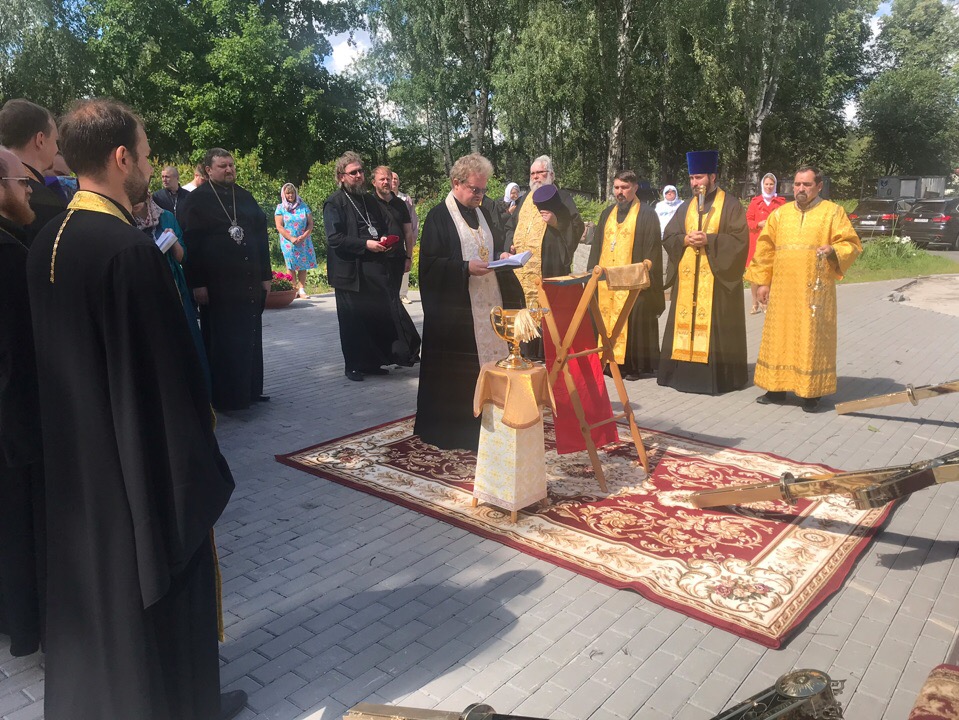 Епископ Игнатий совершил освящение крестов строящегося Никольского храма поселка Рощино