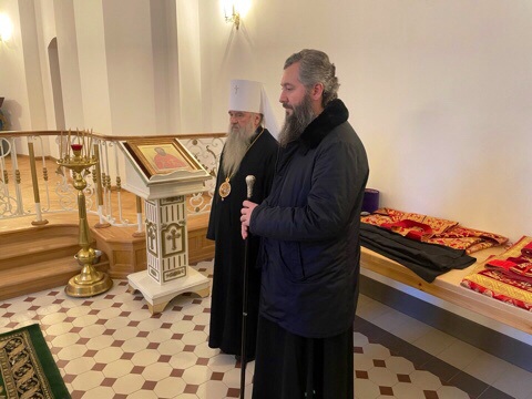 Митрополит Варсонофий помолился у мощей священноисповедника Михаила Союзова
