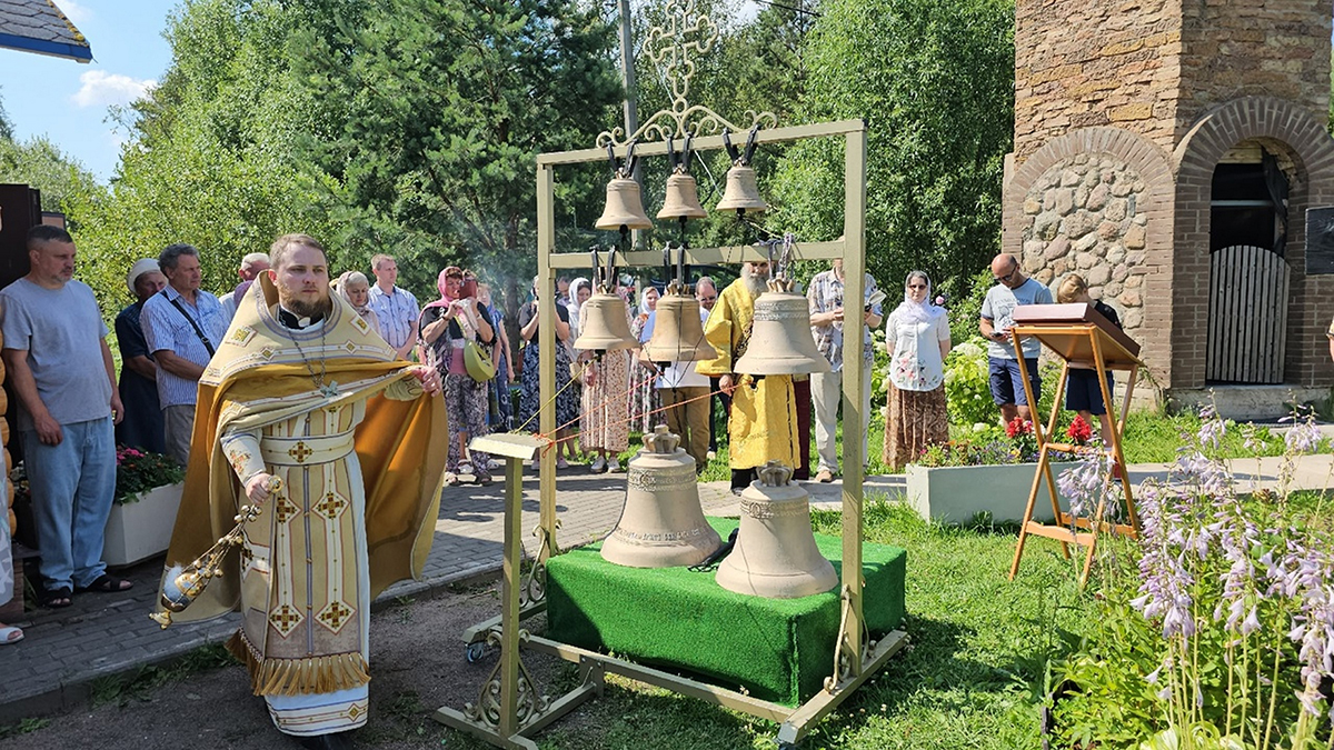 Освящены колокола для храма святых Петра и Февронии Освящены колокола для храма святых Петра и Февронии