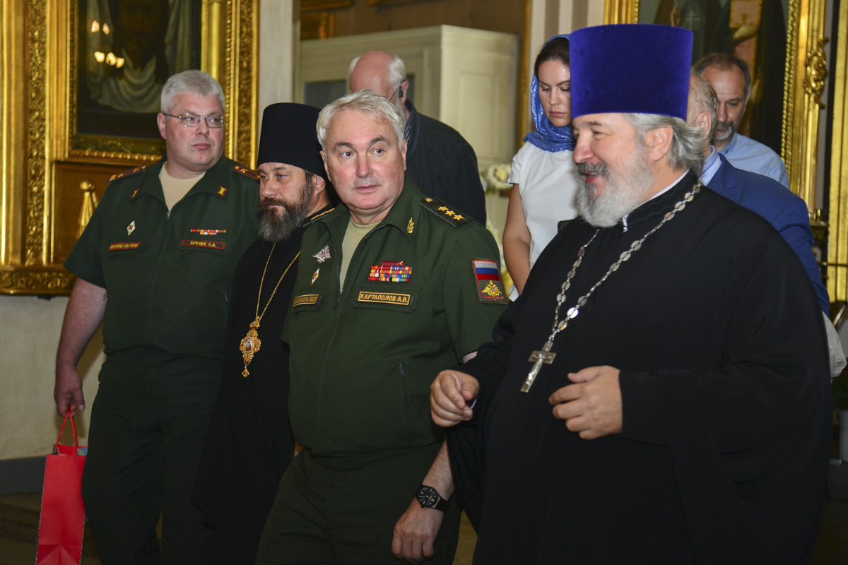 Замминистра обороны посетил воинские храмы Санкт-Петербурга