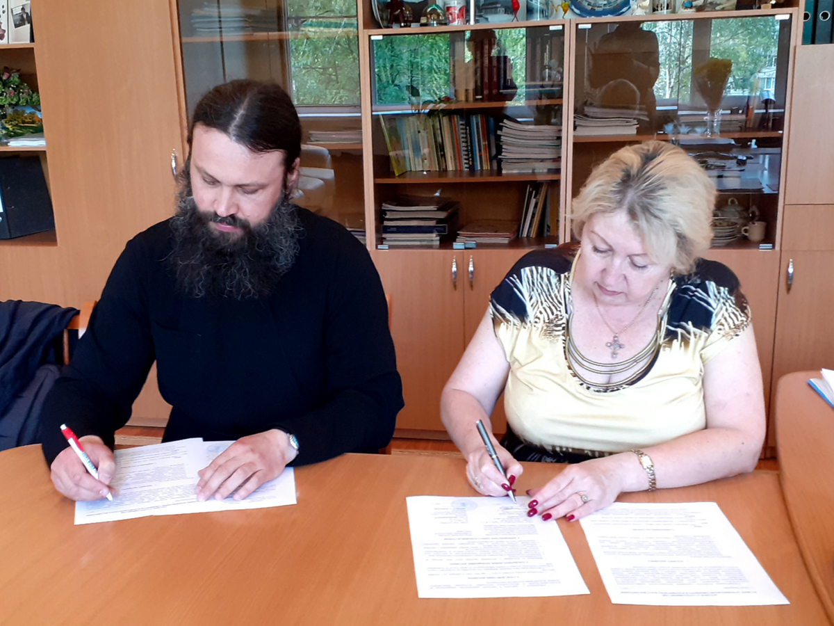 Подписан договор между Фрунзенским округом и районным ИМЦ 