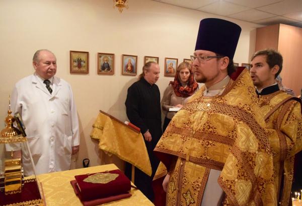 Храм-часовня святителя Луки Крымского открыт в НИИ скорой помощи 