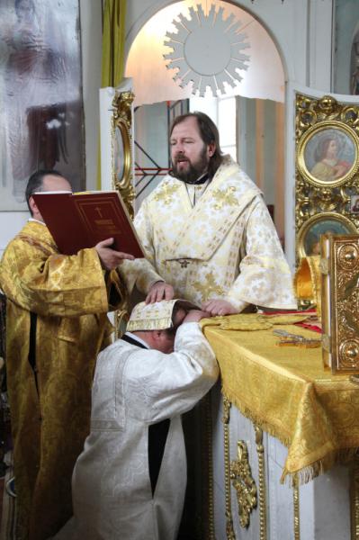 Епископ Митрофан совершил Божественную литургию в городе Кингисеппе