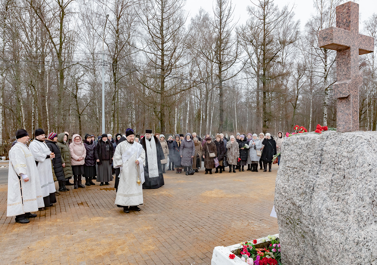 На Серафимовском кладбище помолились о жертвах блокады  