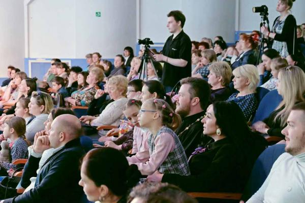 Концерт с участием воспитанников детских домов прошел в Калининском районе