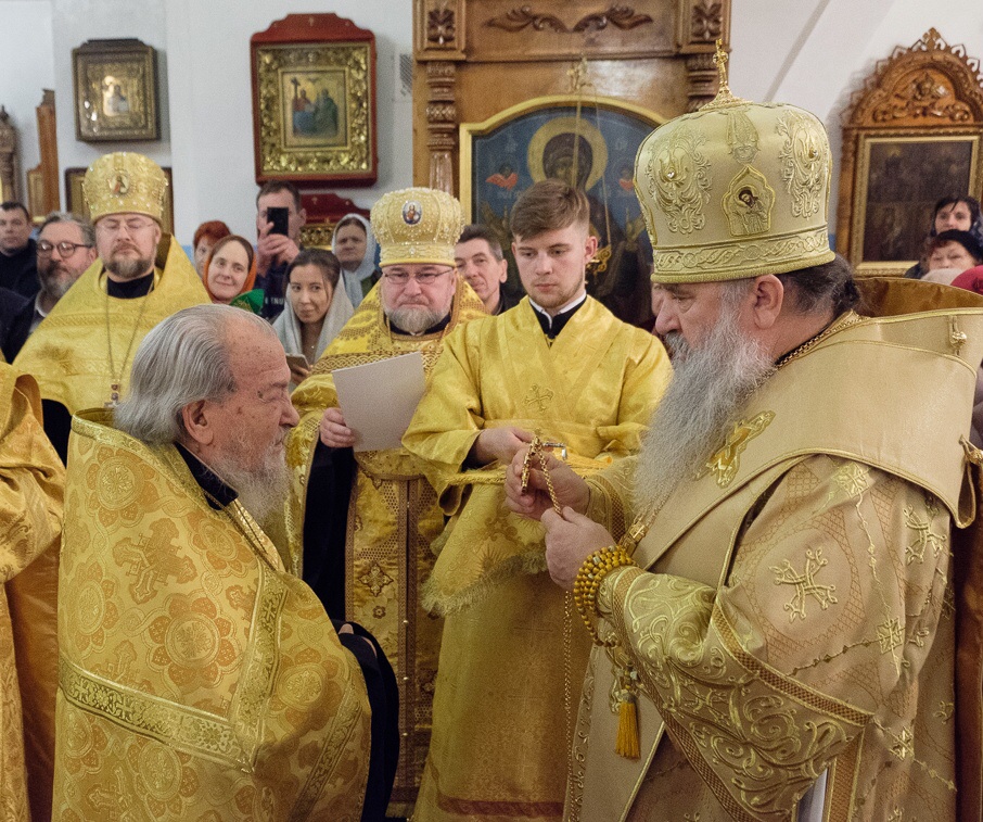 Протоиерей Анатолий Мороз награжден правом ношения второго наперсного креста с украшениями