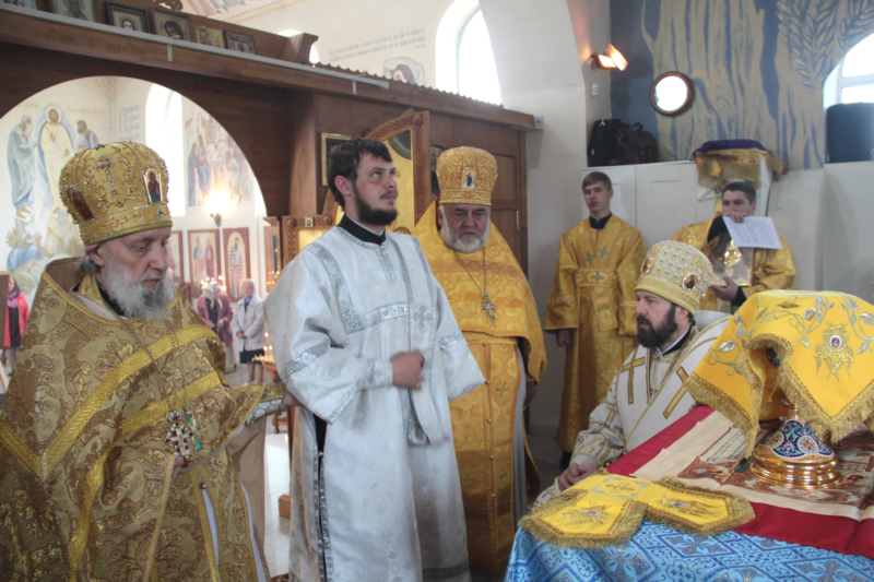 Епископ Митрофан совершил Божественную литургию в Казанском храме с. Ушаки