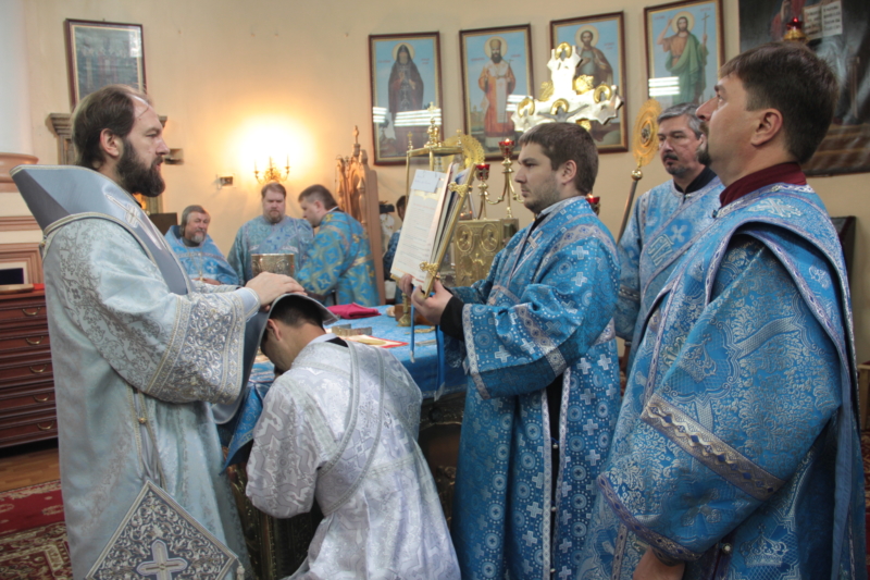 Епископ Митрофан совершил Литургию в Павловском кафедральном соборе  Гатчины