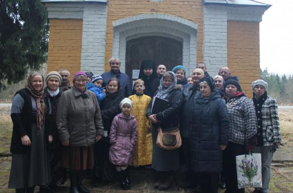 Возобновлены регулярные богослужения в часовне святителя Николая Чудотворца в поселке Нижние Осельки