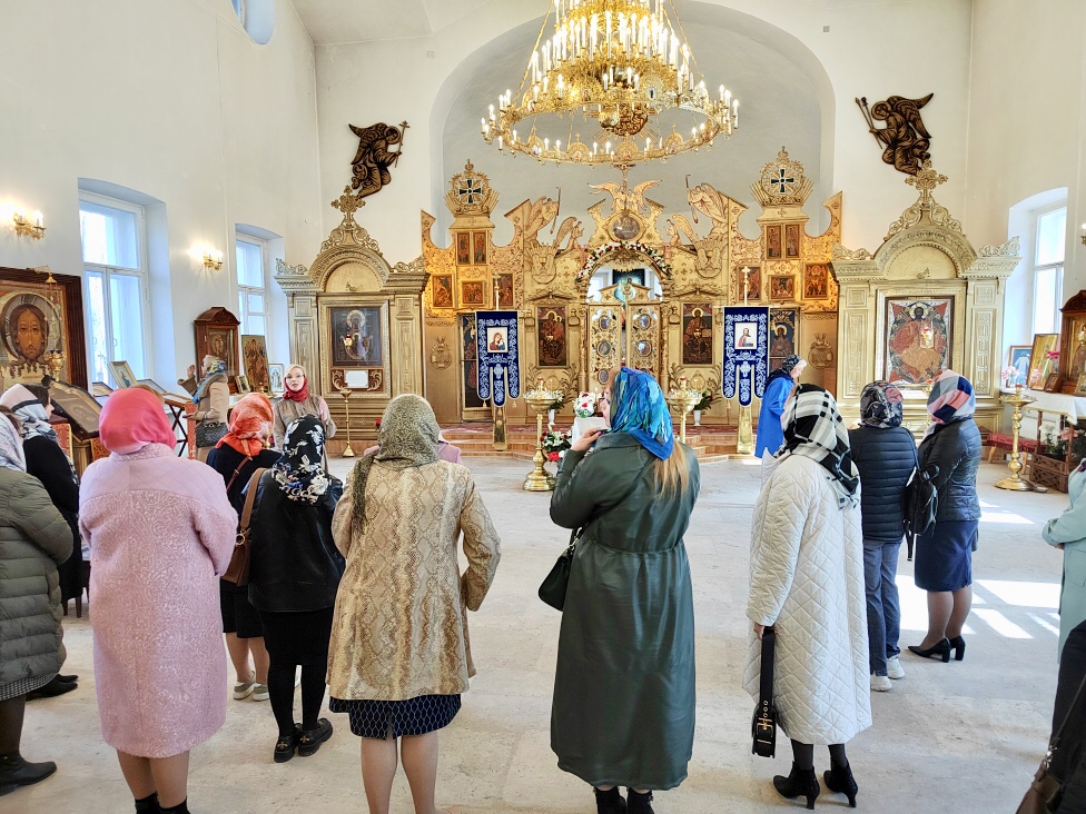 Педагоги посетили храмы Фрунзенского округа 