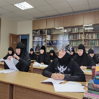 Завершeн III семестр на курсах для монашествующих