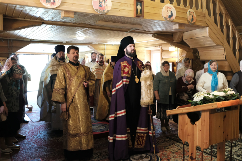 Епископ Митрофан возглавил престольный праздник храма в Тосно