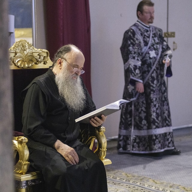 В Великий вторник митрополит Варсонофий молился за уставным богослужением в Казанском соборе