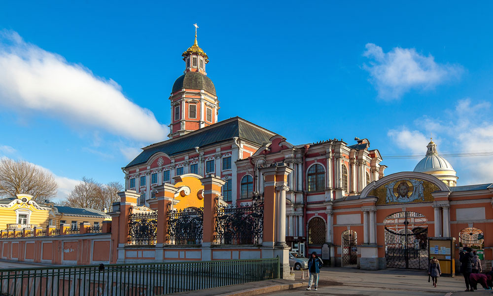 Благовещенская церковь Александро-Невской лавры передана епархии   
