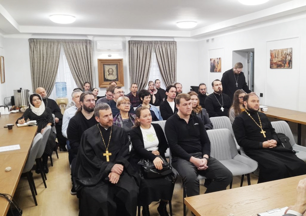 Проведен семинар по молодежному служению Проведен семинар по молодежному служению