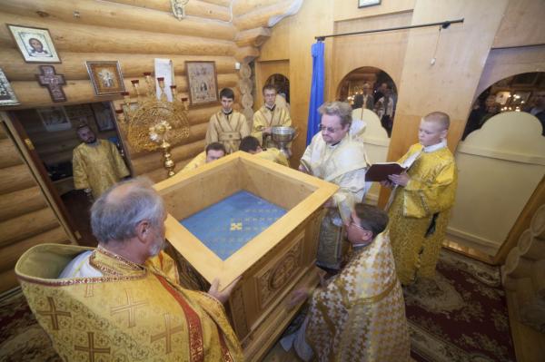 Епископ Игнатий освятил Великим чином храм Успения Пресвятой Богородицы в Мичуринском