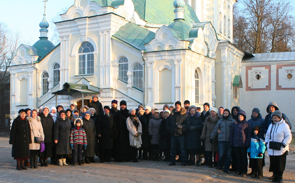 Прихожане Благовещенской церкви совершили паломничество в Тихвинский монастырь