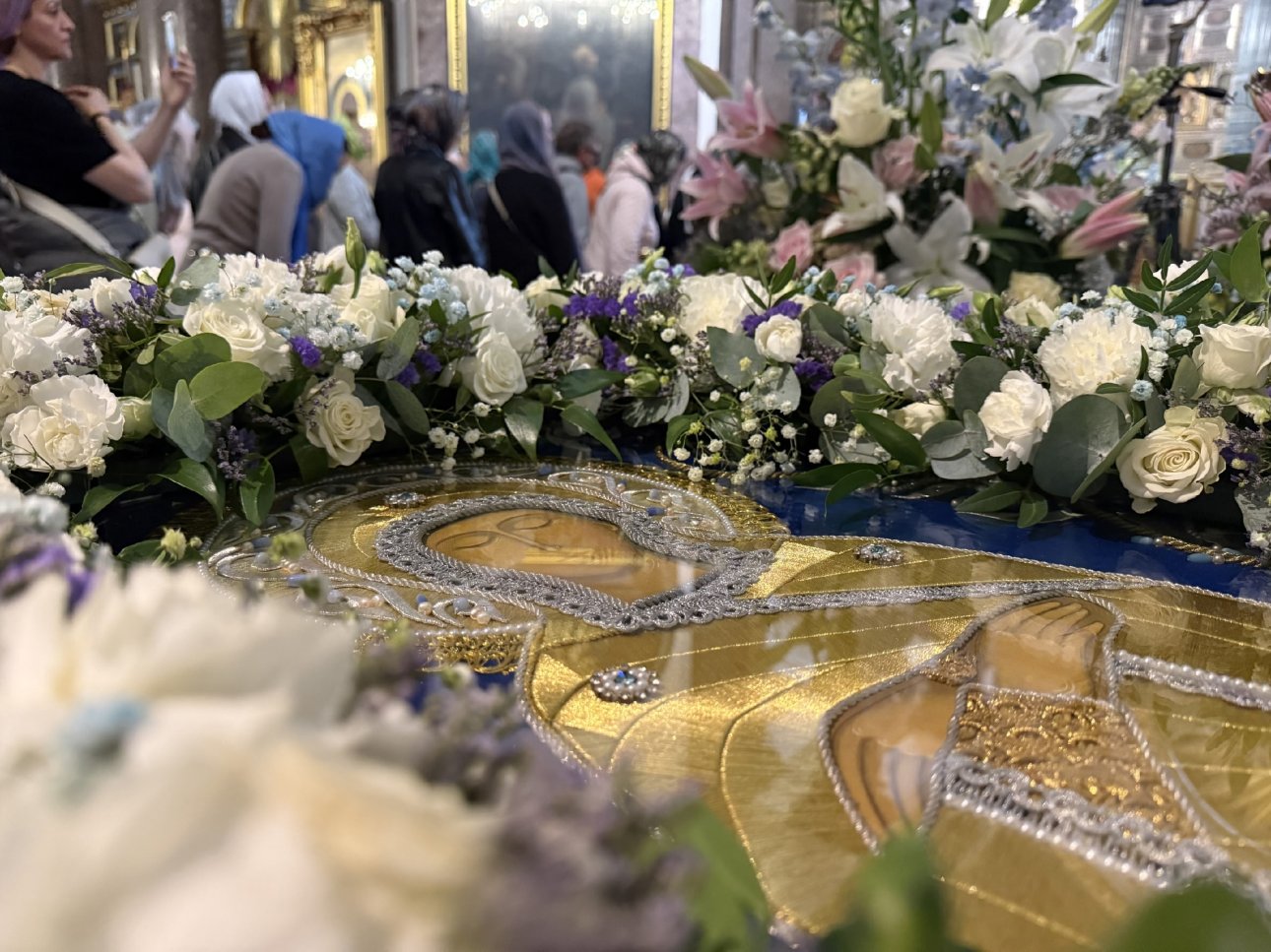 Митрополит Варсонофий совершил Всенощное бдение с чином погребения Божией Матери в Казанском соборе Митрополит Варсонофий совершил Всенощное бдение с чином погребения Божией Матери в Казанском соборе