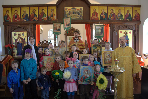 Божественную литургию с участием детей отслужили в храме иконы Божией Матери "Нечаянная Радость"