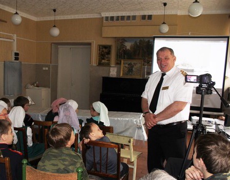 Школьники встретились с прихожанином казачьего собора - капитаном атомного ледокола