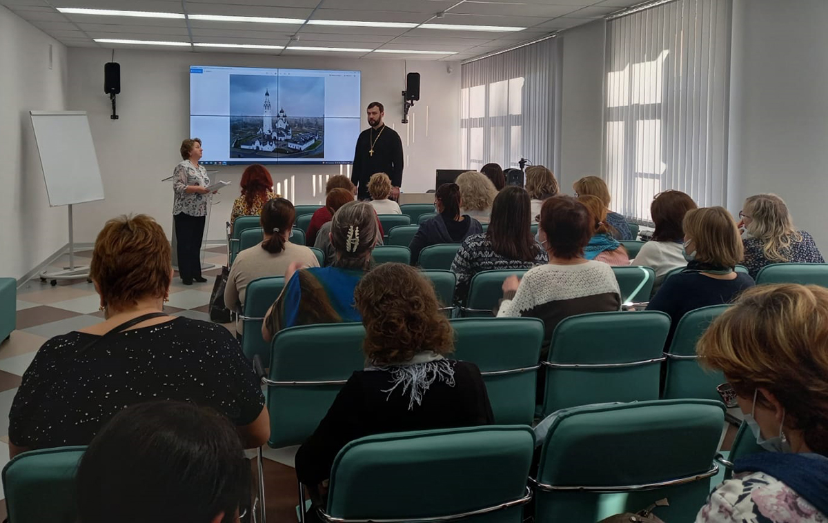 Новые программы для учителей представлены в Невском округе