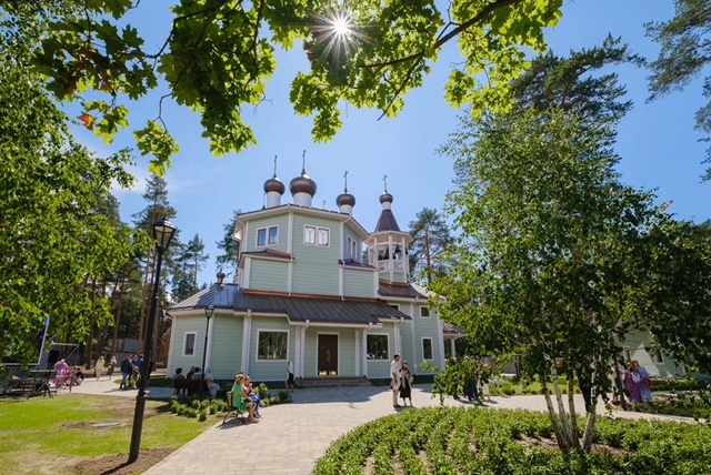 Митрополит Варсонофий совершил Божественную литургию в храме святых Петра и Февронии в Солнечном Митрополит Варсонофий совершил Божественную литургию в храме святых Петра и Февронии в Солнечном