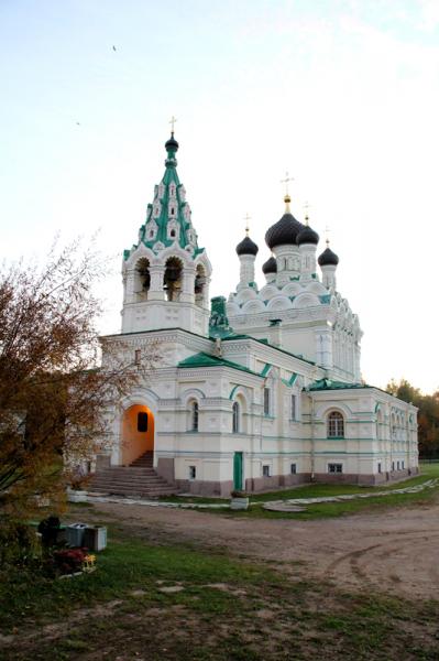 Епископ Митрофан освятил храм в Ивангороде