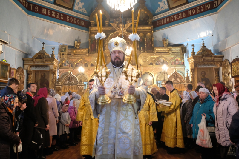 Епископ Митрофан совершил Литургию в Александро-Невском храме Волосово