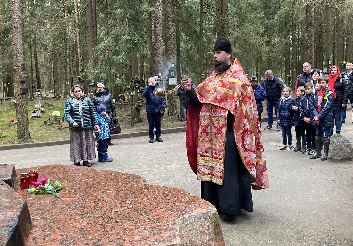 Прихожане Андреевского собора совершили велопаломничество в Левашовскую пустошь 
