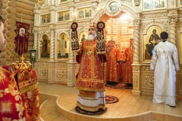 Епископ Мстислав совершил Божественную Литургию в храме святых Царственных Страстотерпцев на станции Сологубовка