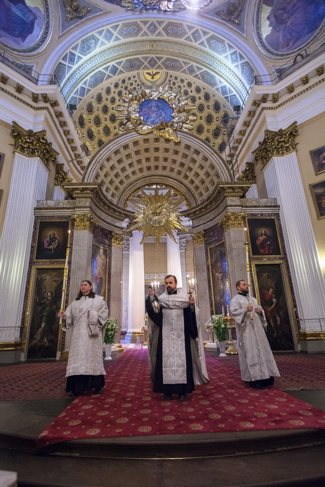 Можно ли приглашать на православные похороны представителей другой веры