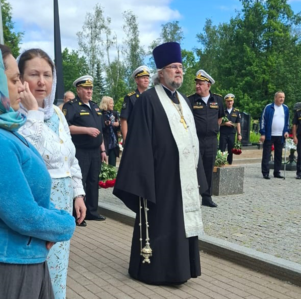 Отслужена лития по подводникам Отслужена лития по подводникам